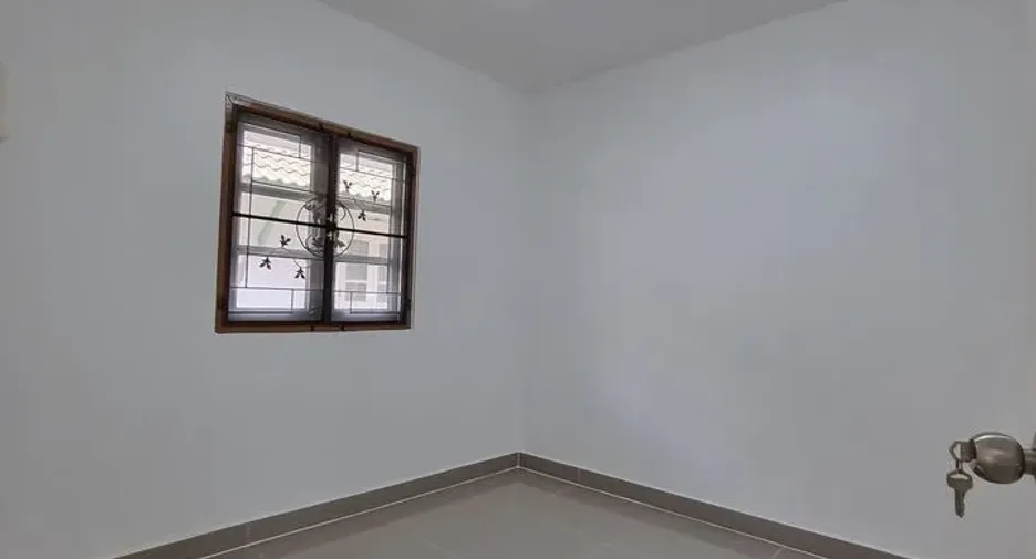 For sale 3 bedrooms townhouse in Khlong Luang, Pathum Thani