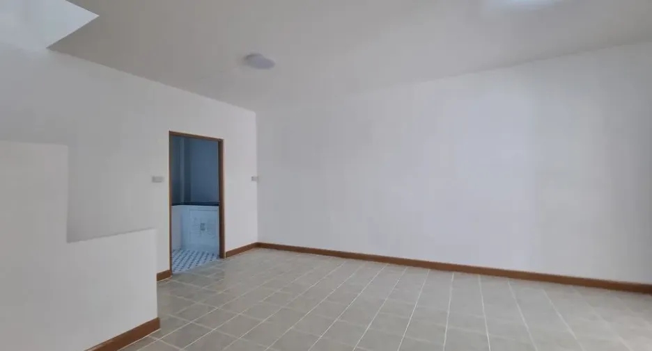 For sale 3 bedrooms townhouse in Khlong Luang, Pathum Thani