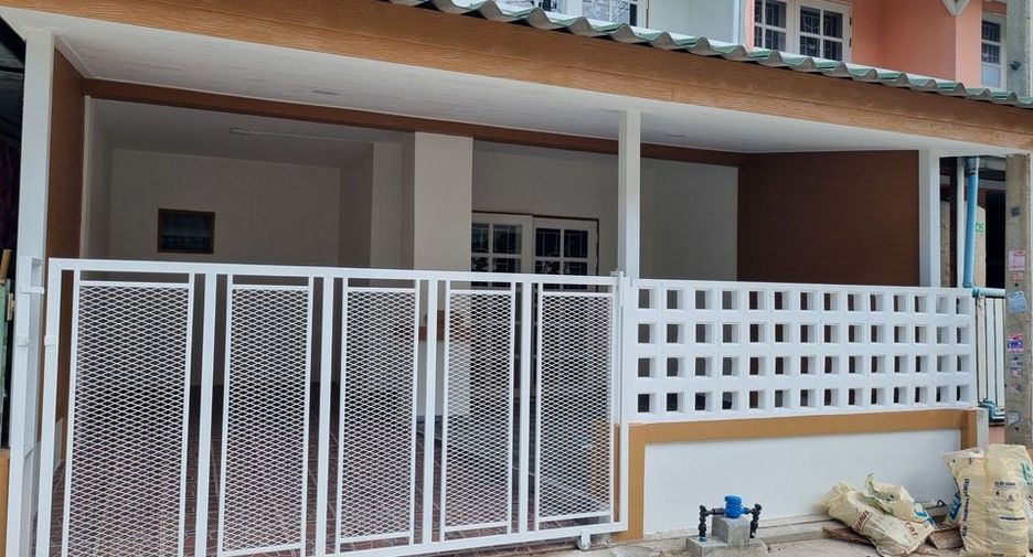 For sale 3 bedrooms townhouse in Khlong Luang, Pathum Thani