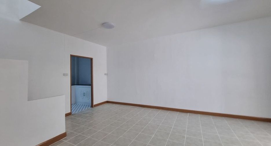 For sale 3 bedrooms townhouse in Khlong Luang, Pathum Thani