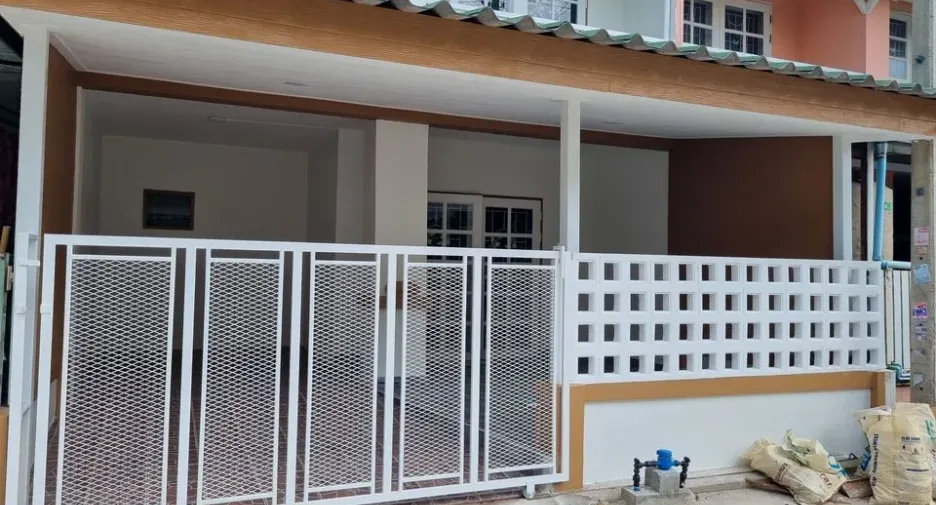 For sale 3 bedrooms townhouse in Khlong Luang, Pathum Thani