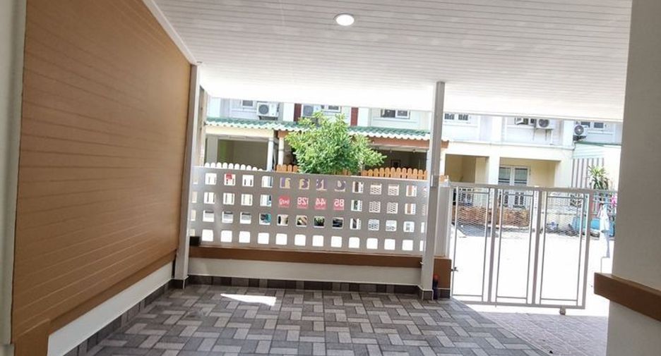 For sale 3 bedrooms townhouse in Khlong Luang, Pathum Thani