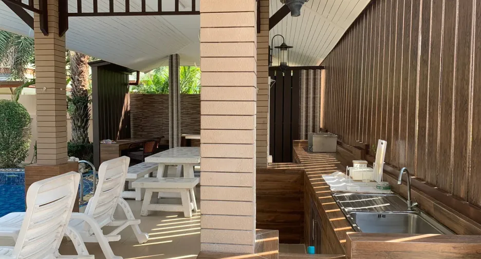 For rent 3 bedrooms villa in Huay Yai, Pattaya