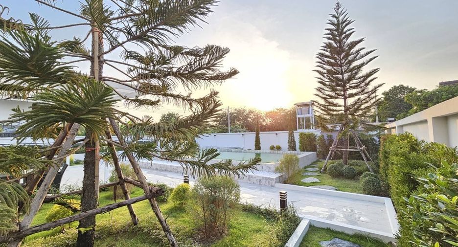 For sale 4 bedrooms villa in Bang Lamung, Chonburi