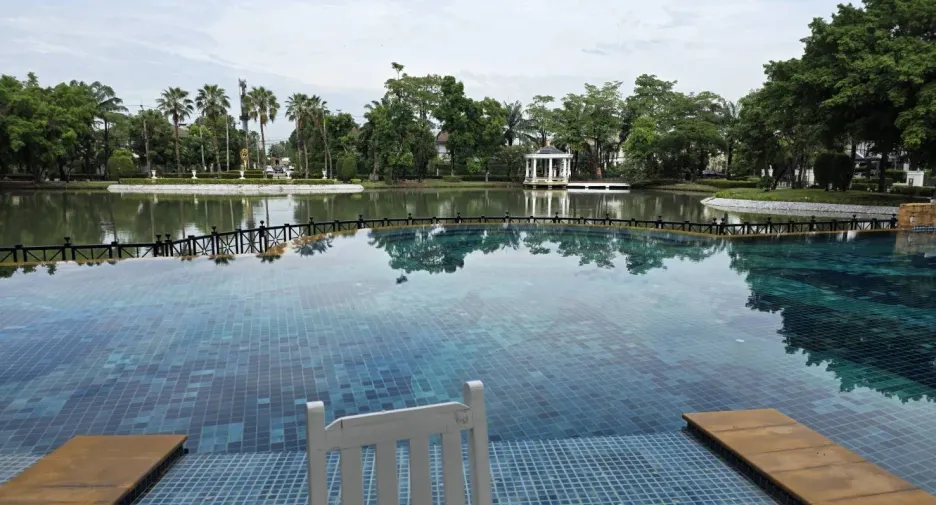 Casa en venta y en alquiler de 4 habitaciones en Mueang Nonthaburi, Nonthaburi