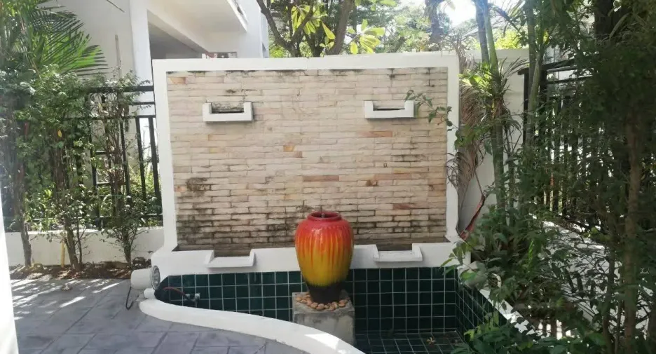 Casa en venta y en alquiler de 4 habitaciones en Mueang Nonthaburi, Nonthaburi