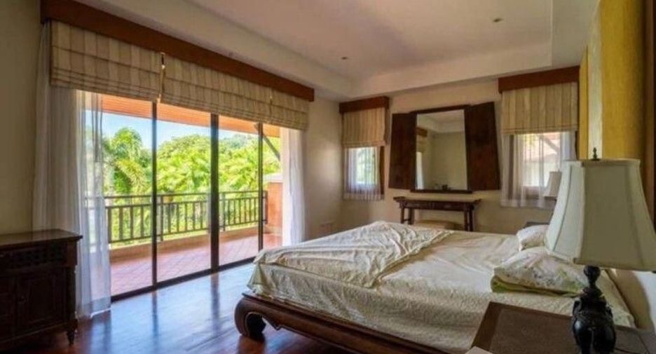Villa zum Kauf mit 5 Zimmer in Thalang, Phuket