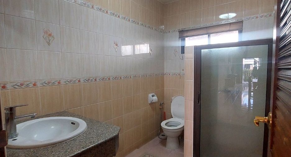 Haus zur Miete mit 3 Zimmer in Bang Lamung, Chonburi
