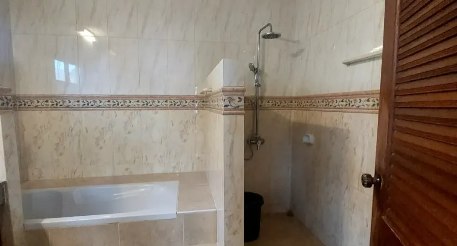 Haus zur Miete mit 3 Zimmer in Bang Lamung, Chonburi
