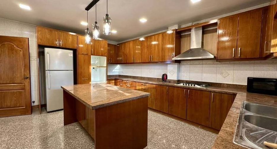 For rent 5 bedrooms house in Bang Lamung, Chonburi