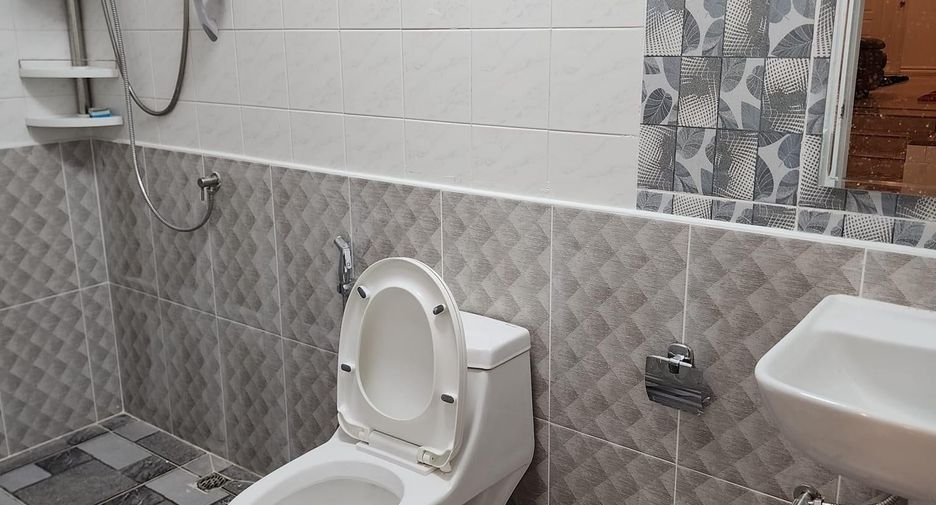 Haus zur Miete mit 5 Zimmer in Bang Lamung, Chonburi