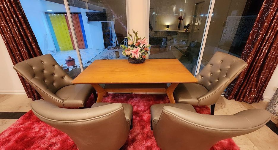 Haus zur Miete mit 5 Zimmer in Bang Lamung, Chonburi