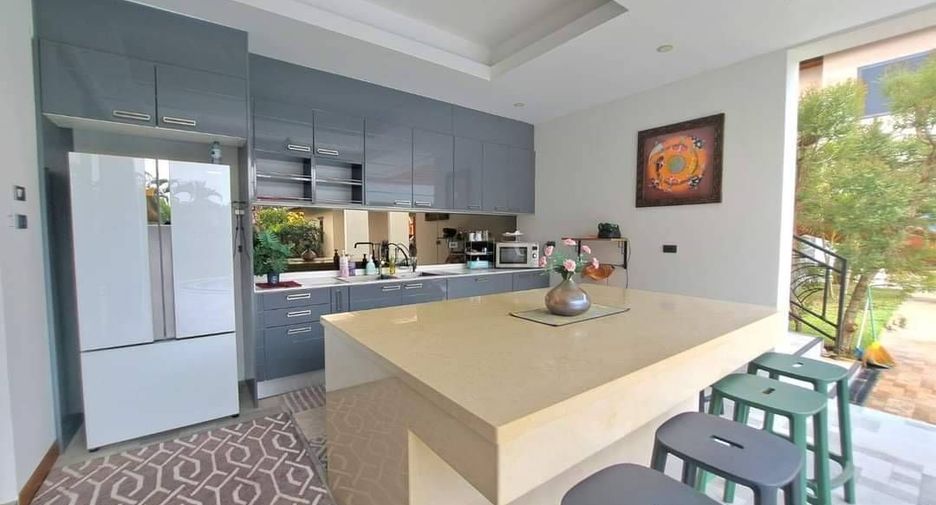 Haus zum Kauf mit 8 Zimmer in Bang Lamung, Chonburi
