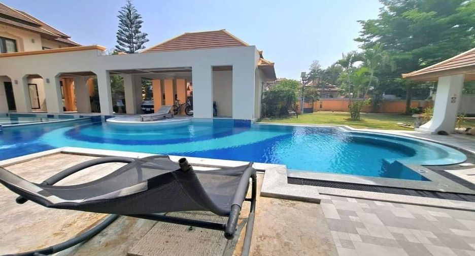 Haus zum Kauf mit 8 Zimmer in Bang Lamung, Chonburi