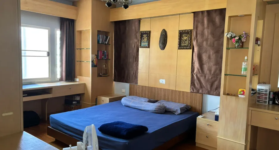 Casa en venta de 4 habitaciones en Phutthamonthon, Nakhon Pathom