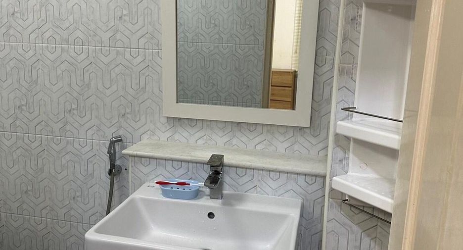 Casa en venta de 4 habitaciones en Phutthamonthon, Nakhon Pathom