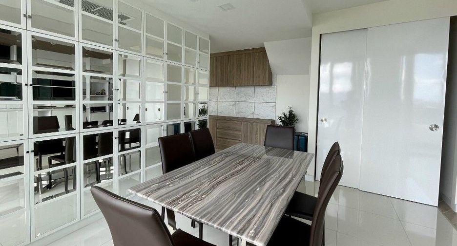 For sale 3 bedrooms condo in Sattahip, Chonburi