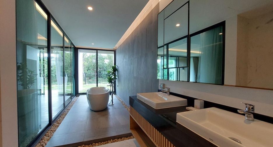 For sale 4 bedrooms villa in Mueang Phuket, Phuket