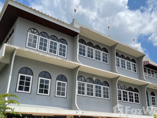 For sale 5 bedrooms townhouse in Bang Phlat, Bangkok