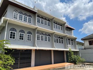 For sale 5 bedrooms townhouse in Bang Phlat, Bangkok