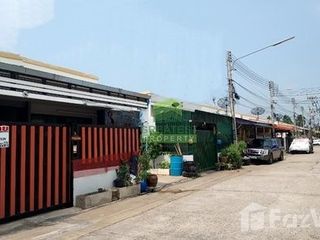 For sale 2 bedrooms townhouse in Ban Phaeo, Samut Sakhon