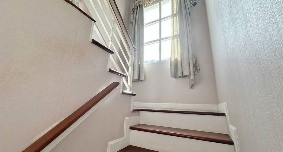 For sale 4 bedrooms house in Mueang Samut Sakhon, Samut Sakhon