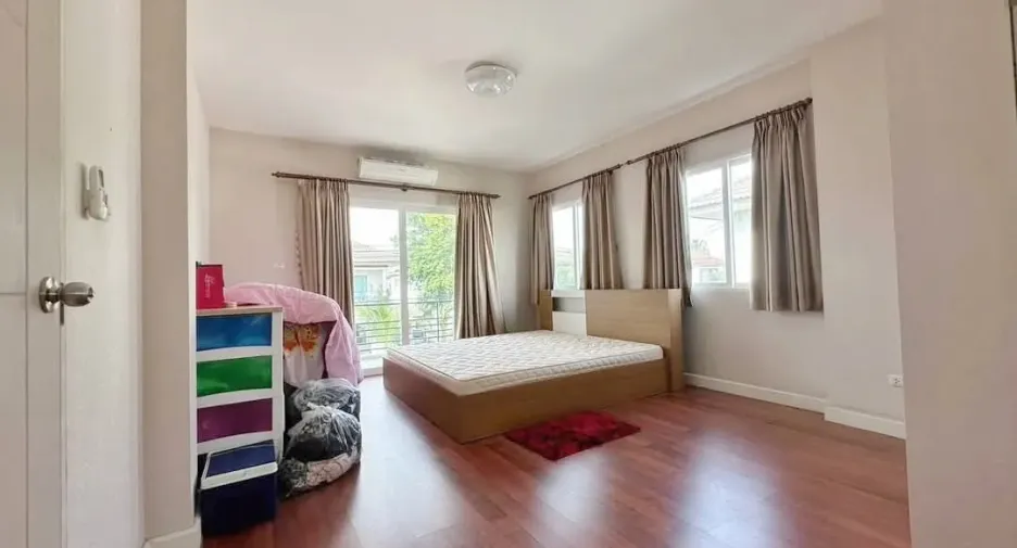 For sale 4 bedrooms house in Mueang Samut Sakhon, Samut Sakhon