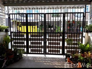 Reihenhaus zum Kauf mit 2 Zimmer in Si Racha, Chonburi