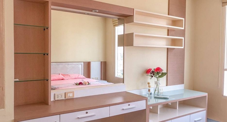 For sale 3 bedrooms condo in Khlong Toei, Bangkok