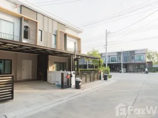 For sale 3 bedrooms townhouse in Don Mueang, Bangkok