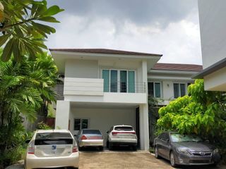 For sale 3 bedrooms house in Wang Thonglang, Bangkok