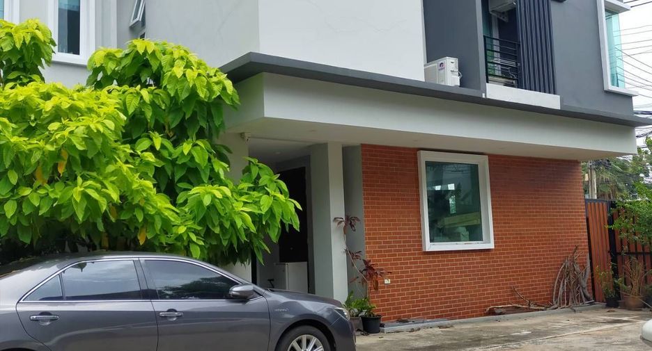 For sale 3 bedrooms house in Wang Thonglang, Bangkok