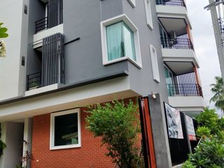 For sale 3 bedrooms house in Wang Thonglang, Bangkok