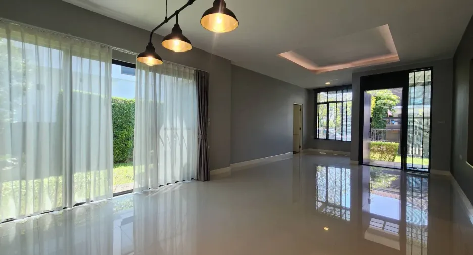 For sale and for rent 4 bedrooms house in Bang Phli, Samut Prakan