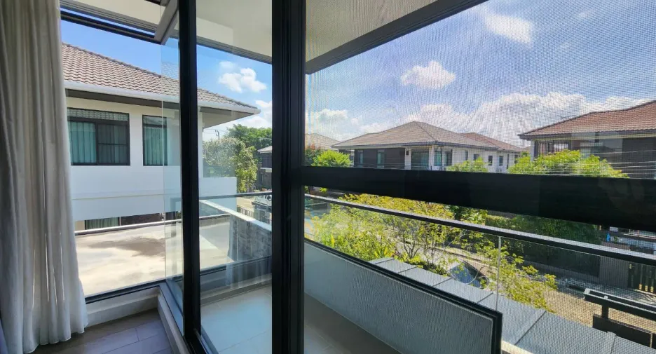For sale and for rent 4 bedrooms house in Bang Phli, Samut Prakan