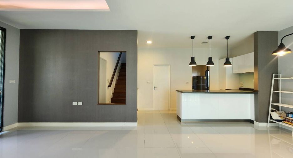For sale and for rent 4 bedrooms house in Bang Phli, Samut Prakan