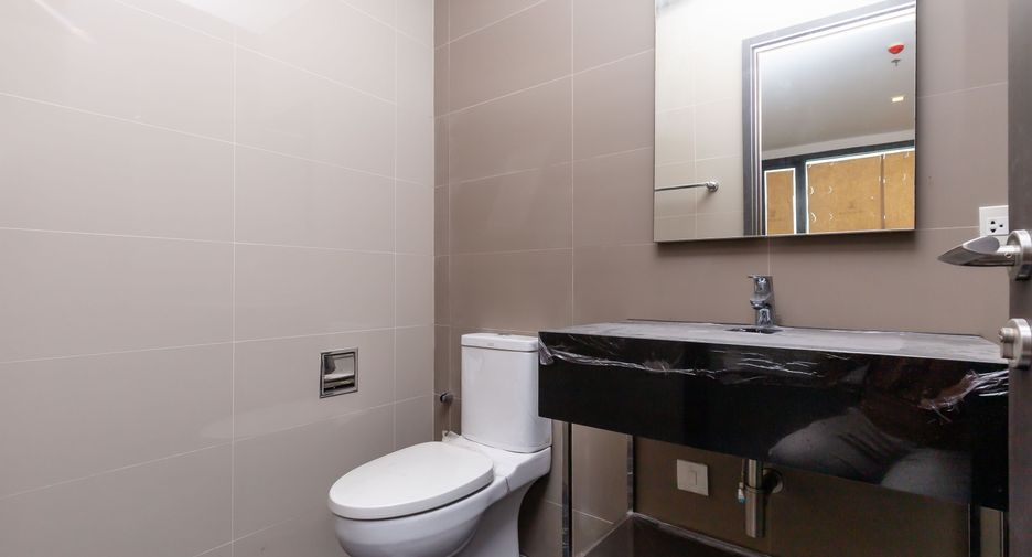 À vendre 1 chambre condo à Khlong Toei, Bangkok