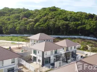 For sale 4 bedrooms house in Mueang Songkhla, Songkhla
