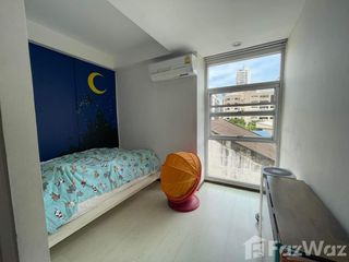 For sale 3 bedrooms townhouse in Watthana, Bangkok