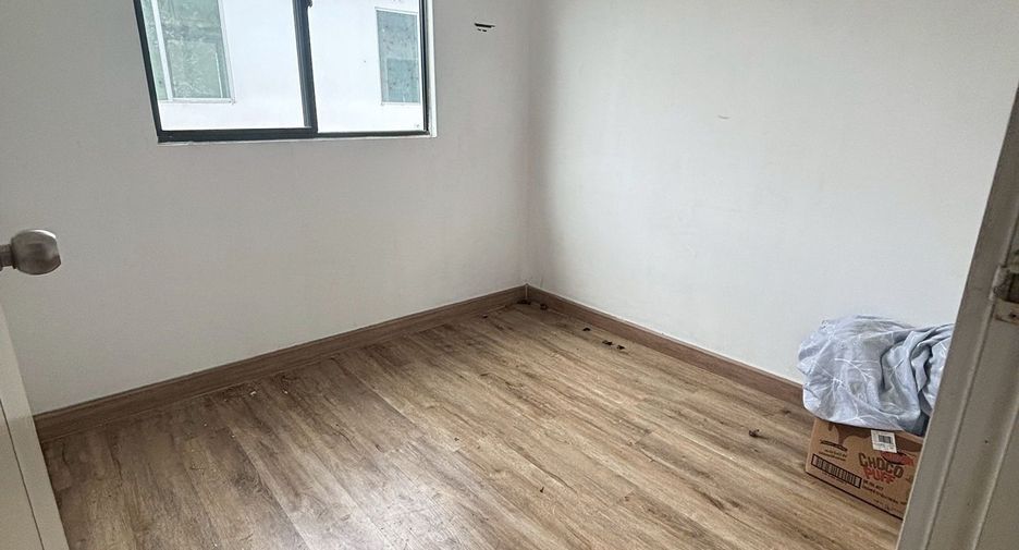 For rent 3 bedrooms townhouse in Sam Phran, Nakhon Pathom