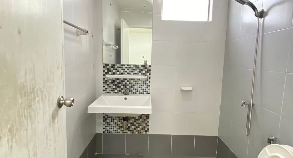 Reihenhaus zur Miete mit 3 Zimmer in Sam Phran, Nakhon Pathom
