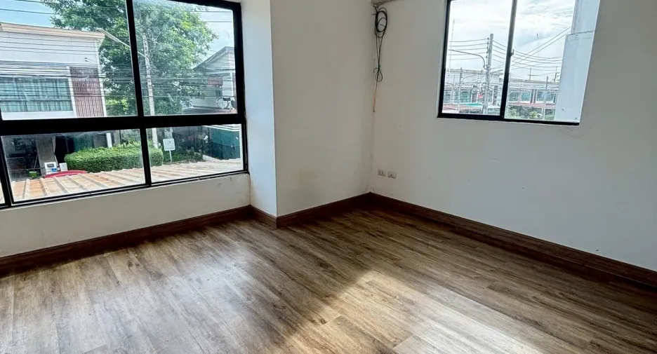 Reihenhaus zur Miete mit 3 Zimmer in Sam Phran, Nakhon Pathom