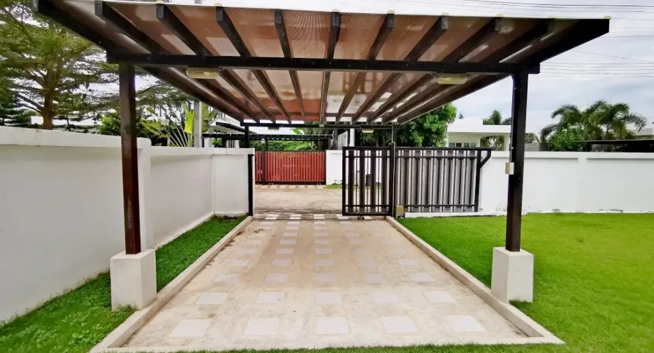For sale and for rent 3 bedrooms house in Sattahip, Chonburi
