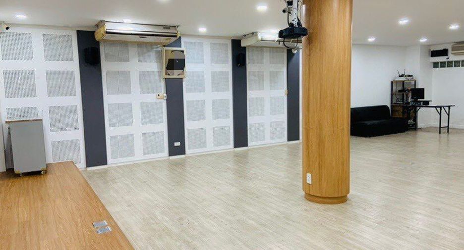 Oficina en venta en Khlong Toei, Bangkok
