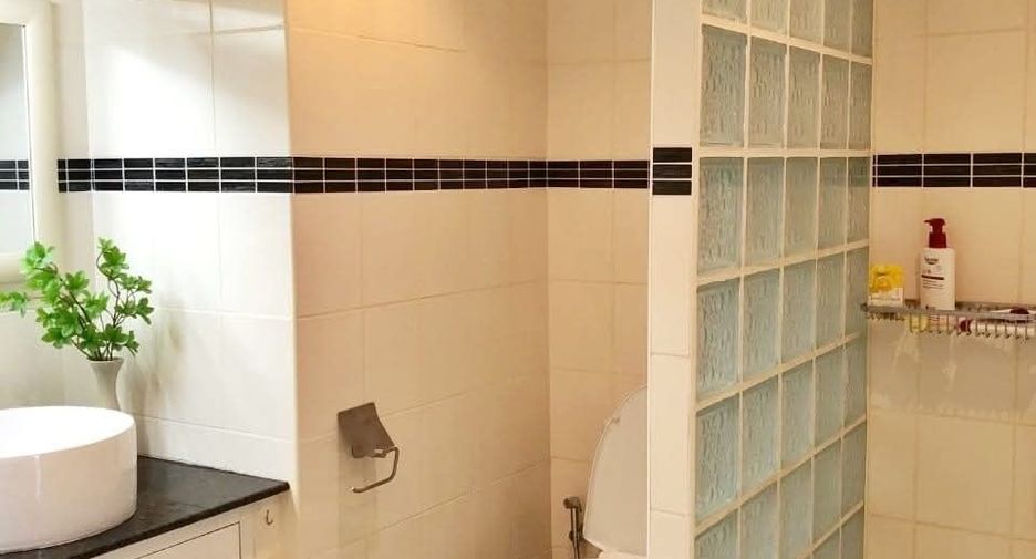 For sale 2 ベッドルーム condo in Mueang Rayong, Rayong