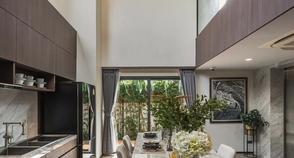 For sale 3 bedrooms townhouse in Phra Khanong, Bangkok