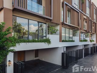 For sale 3 bedrooms townhouse in Phra Khanong, Bangkok