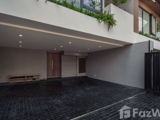 For sale 3 bedrooms townhouse in Phra Khanong, Bangkok