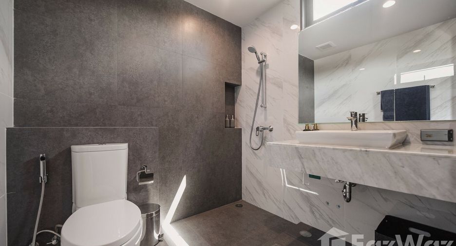 Casa adosada en venta de 3 habitaciones en Phra Khanong, Bangkok