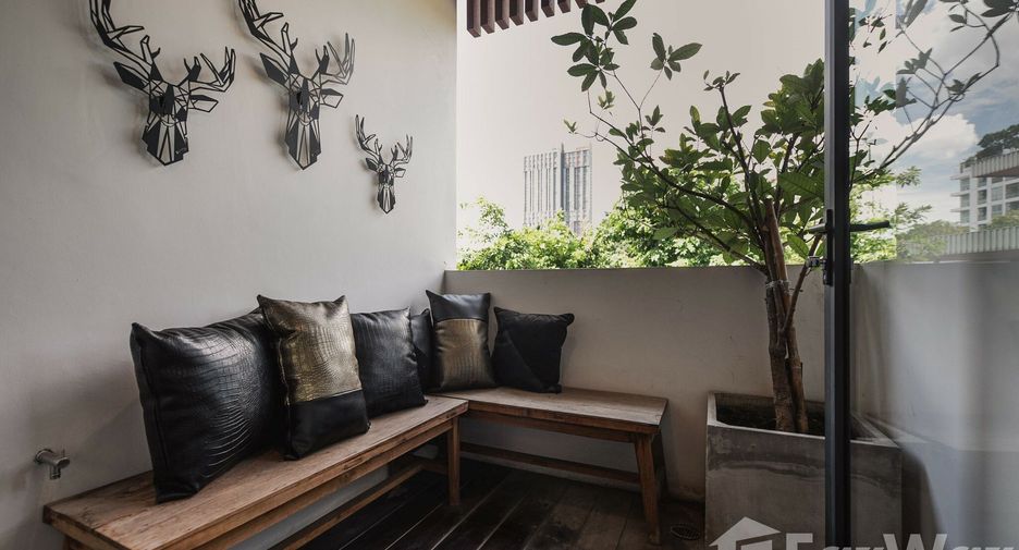 Casa adosada en venta de 3 habitaciones en Phra Khanong, Bangkok